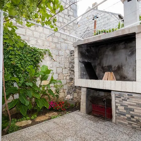 Apartment Stari Dvor Kastela Exterior photo