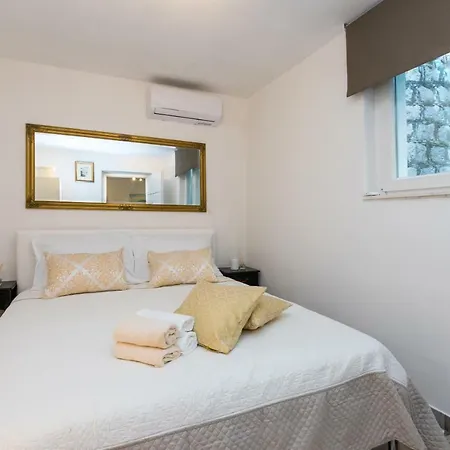 Apartment Stari Dvor Kastela Exterior photo
