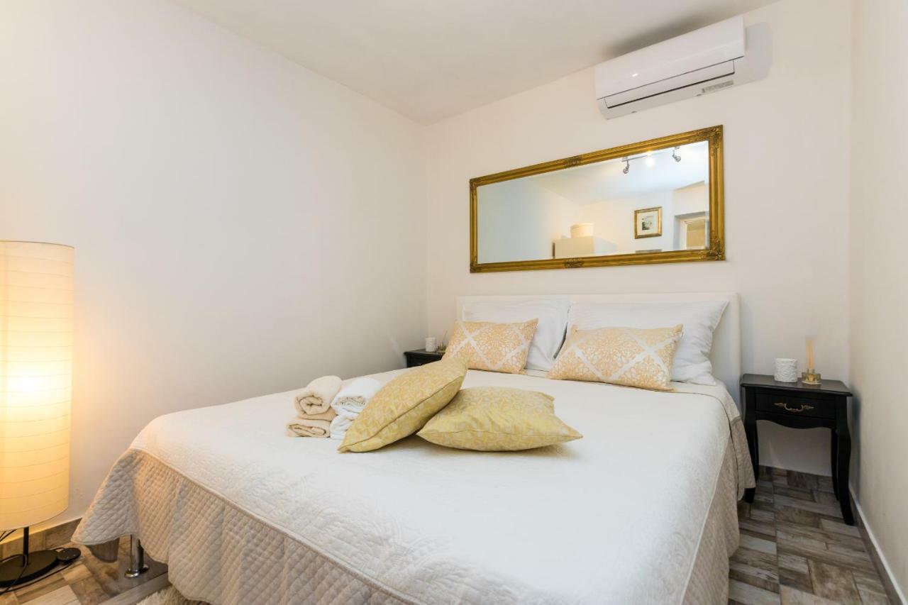 Stari Dvor Apartment *