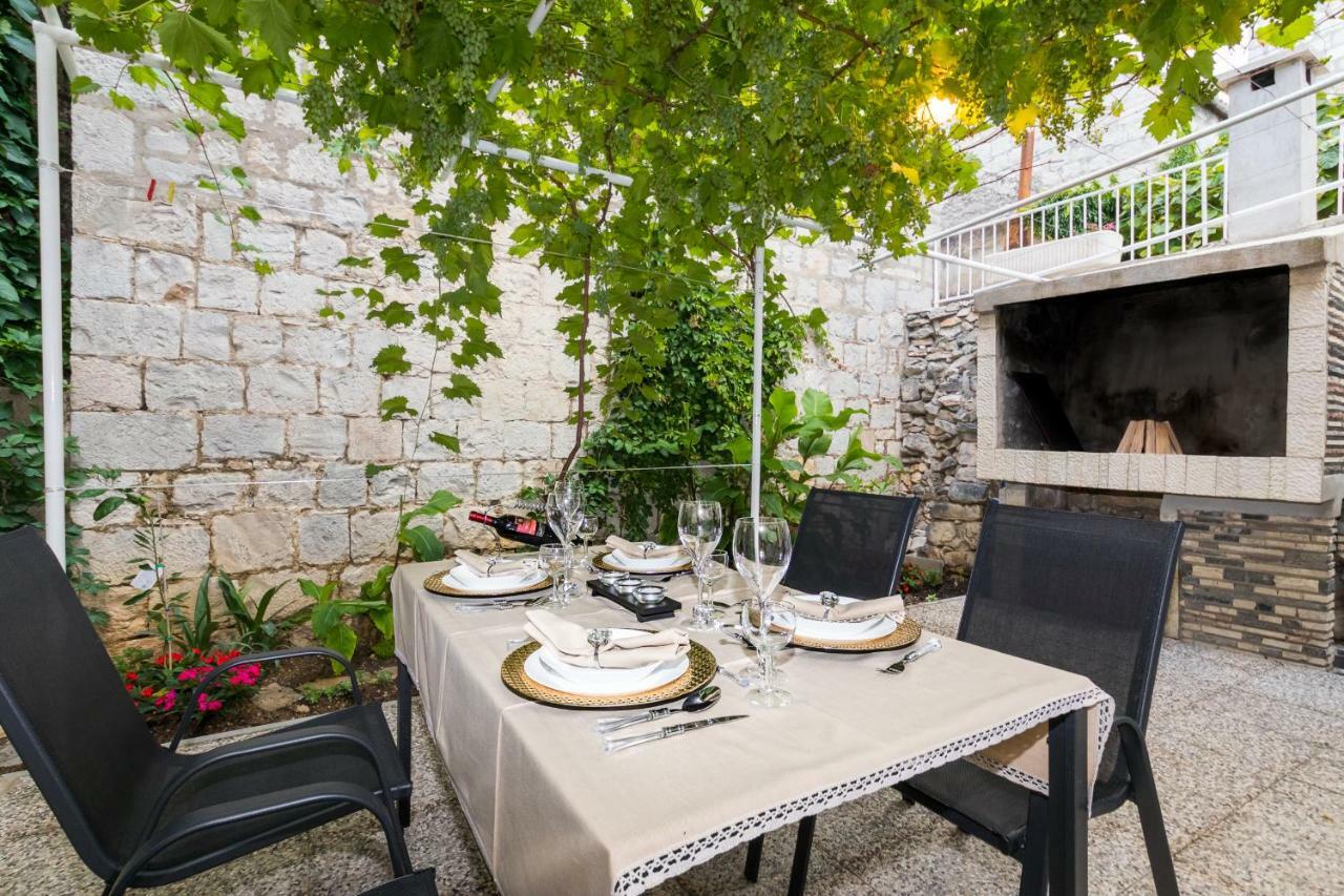Stari Dvor Kastela
